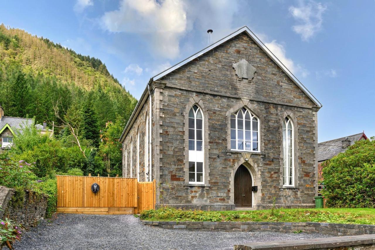 Finest Retreats - Luxury Converted Chapel With Hot Tub & Games Room Dinas Mawddwy Exterior photo